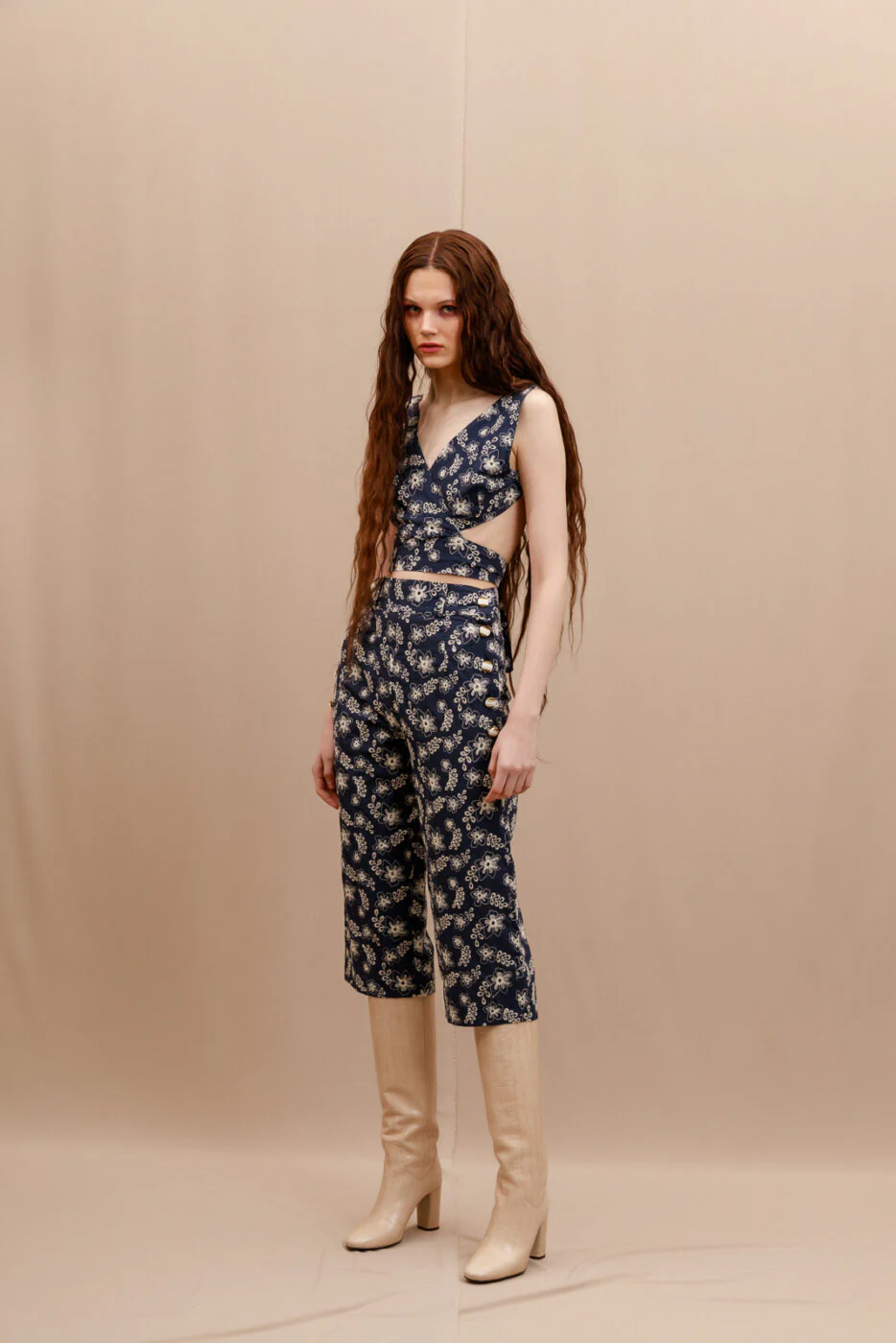 Hania Cropped Pants Embroidered Blue - Image 3