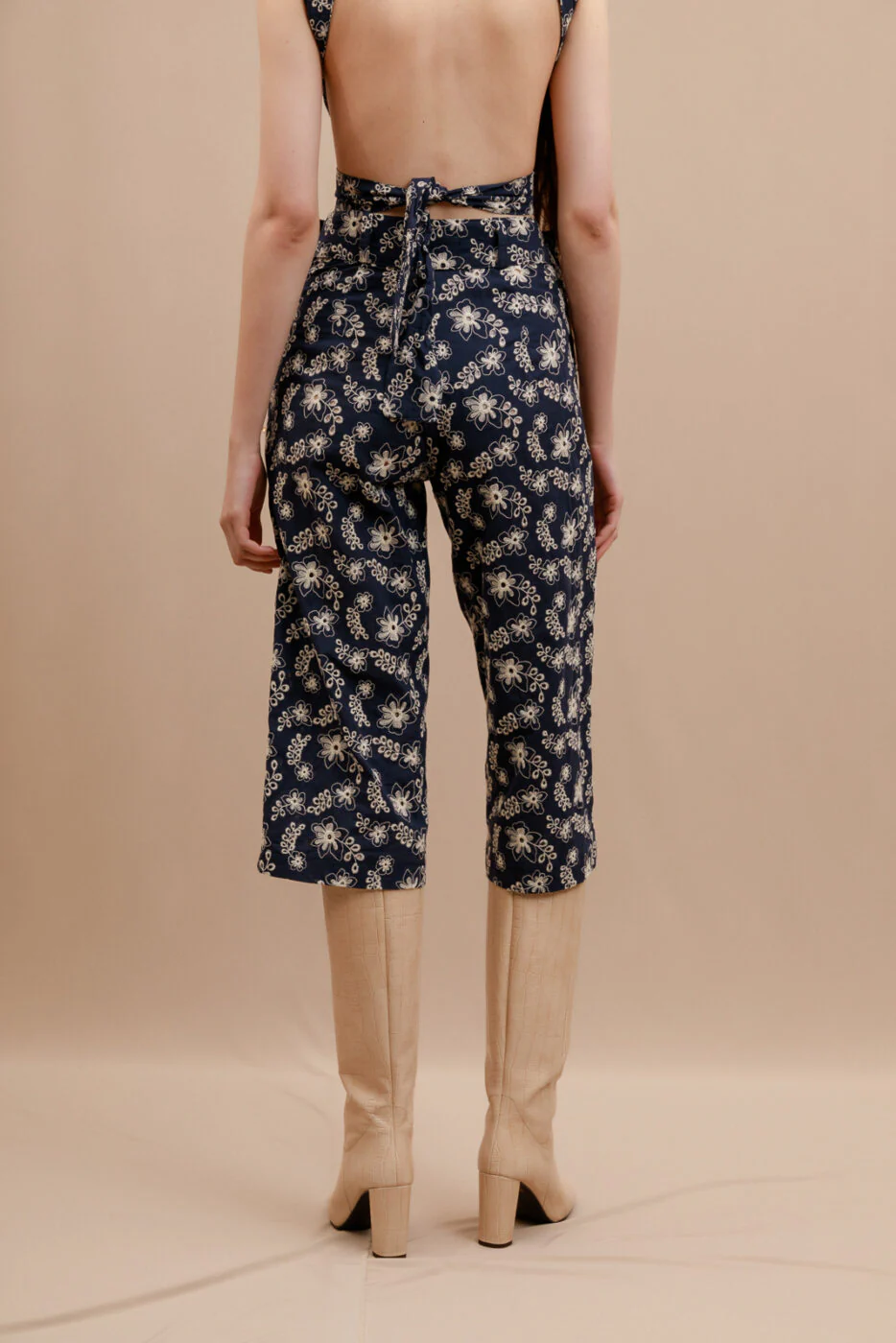 Hania Cropped Pants Embroidered Blue - Image 4