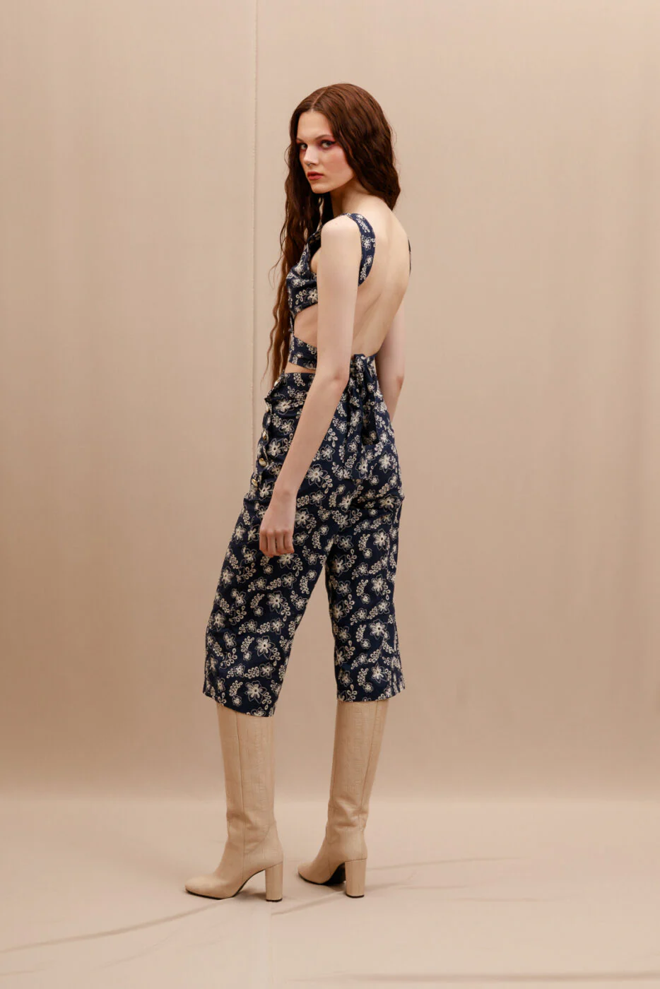 Hania Cropped Pants Embroidered Blue - Image 5