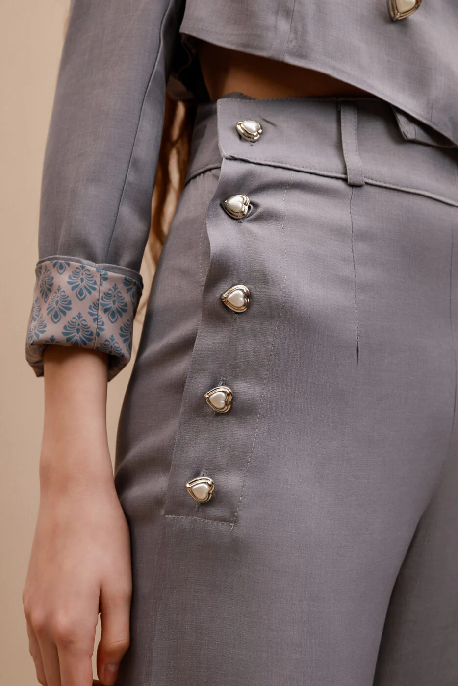 Hania Cropped Pants Grey - Image 5