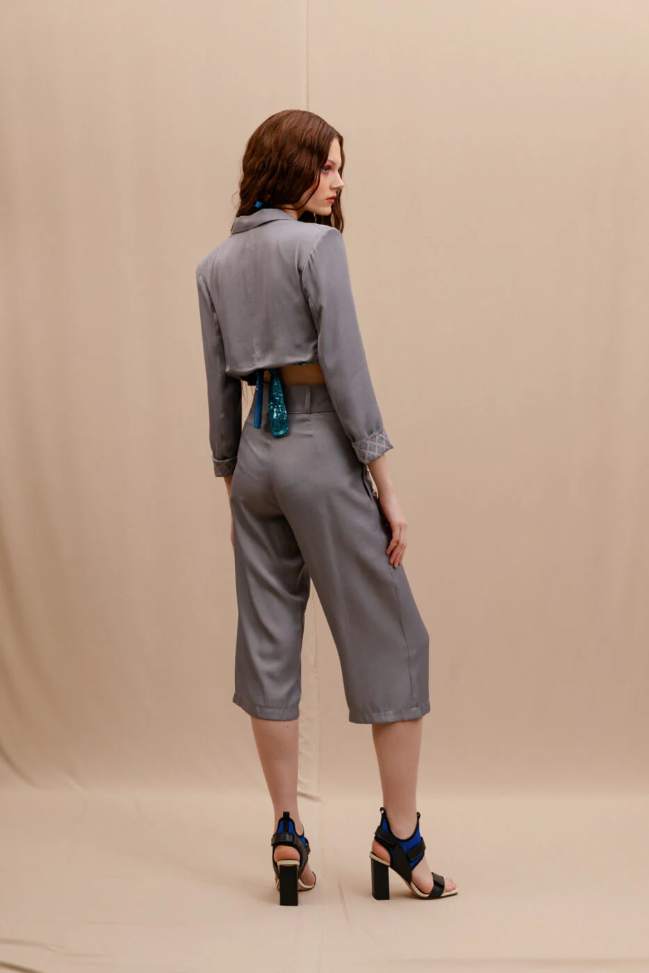 Hania Cropped Pants Grey - Image 6
