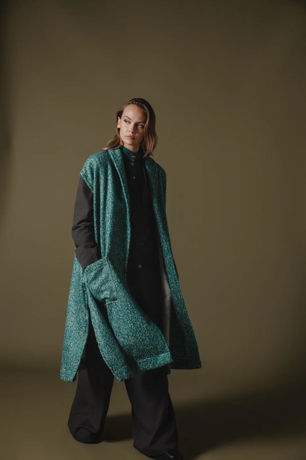 Zabana Sleeveless Coat Green - Image 4