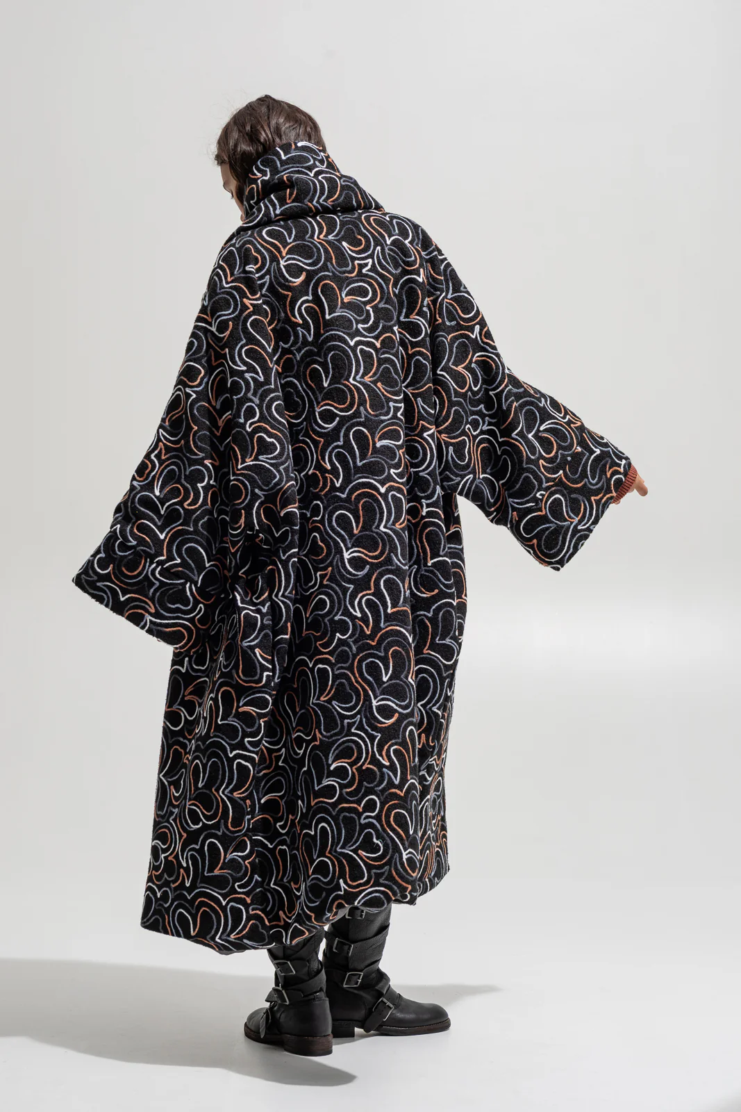 Uncas Coat Embroidered Charcoal - Image 4