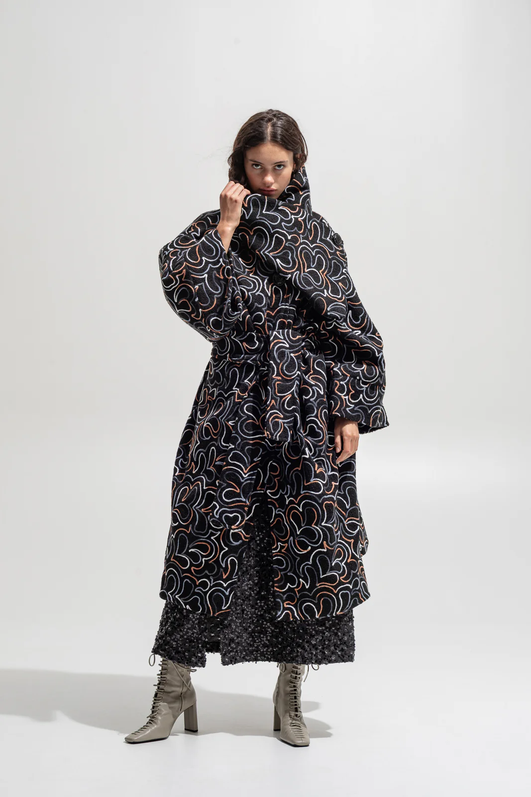 Uncas Coat Embroidered Charcoal - Image 7