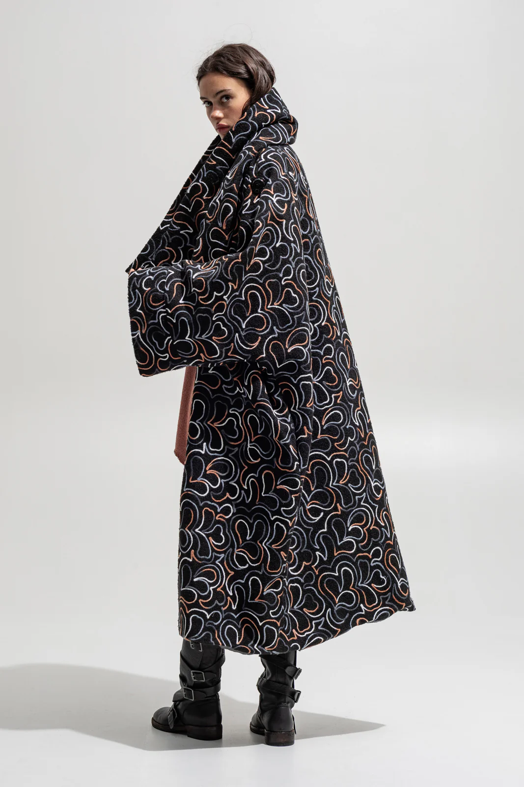 Uncas Coat Embroidered Charcoal - Image 9